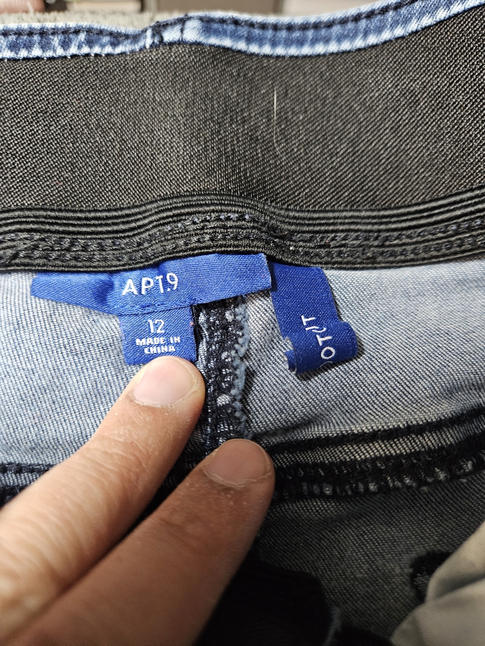 Apt. 9 Light Blue Straight-Leg Women's Jeans - Picture 3 of 6